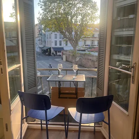 Carre & Yachts View 2bed In Old Апартаменти Антіб